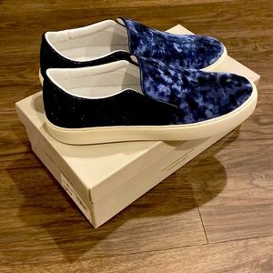 Marc Fisher Calie Navy Blue Velvet Slip On Fashion Sneaker Shoe 9